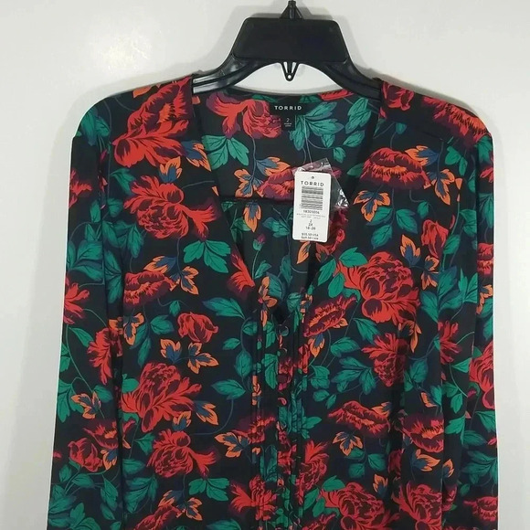 {Torrid} NWT Georgette Pintuck Button-Front Blouse (Size 2) - Picture 6 of 13